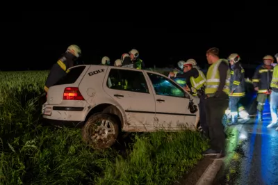 Nächtlicher Verkehrsunfall in Strienzing fordert eine verletzte Person DSC-1895.jpg