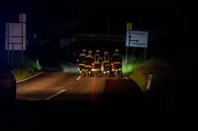 Nächtlicher Verkehrsunfall in Strienzing fordert eine verletzte Person DSC-1960.jpg