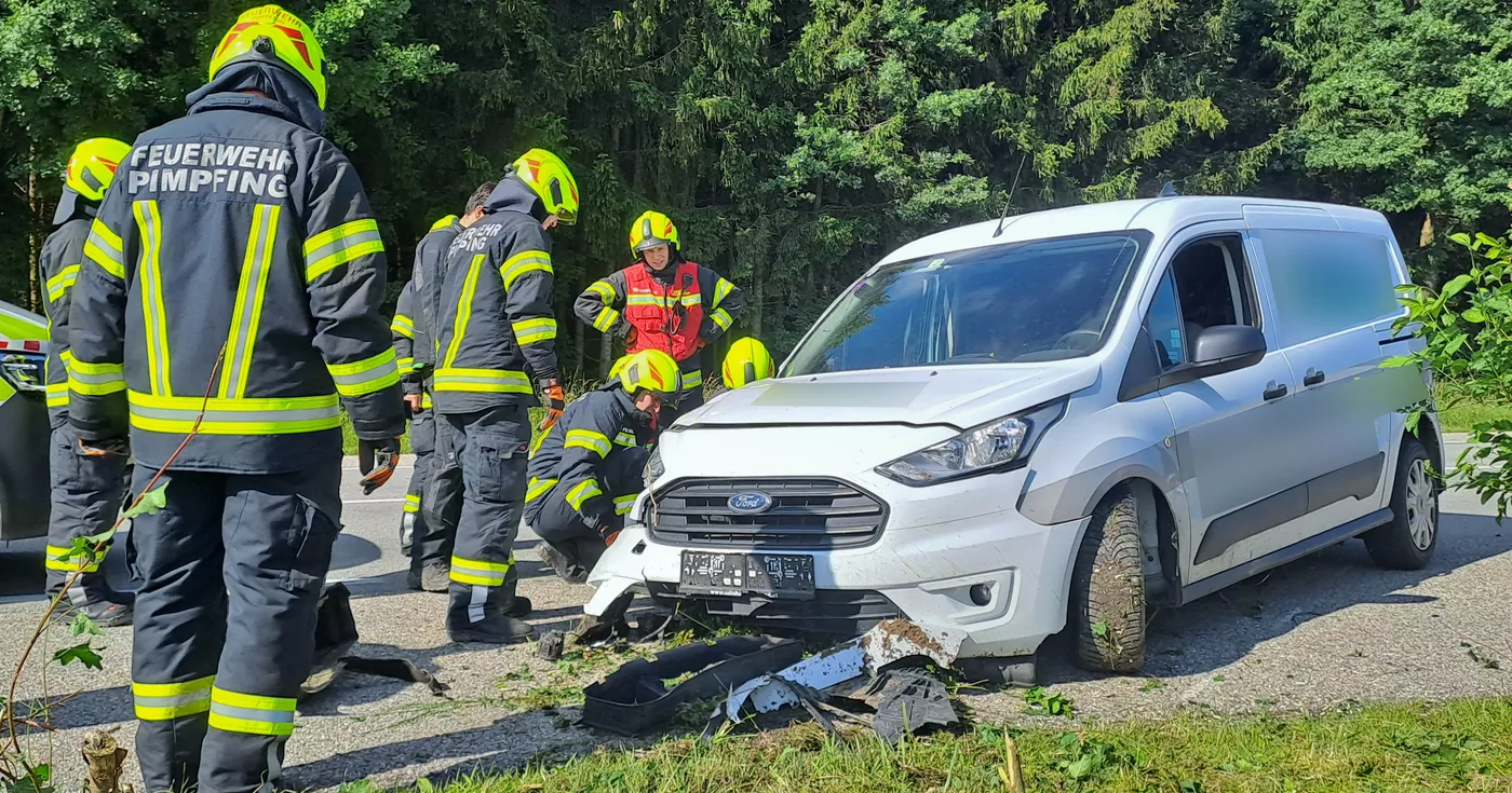 Titelbild: Verkehrsunfall auf der B137