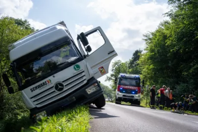 Bergung eines LKW in Engerwitzdorf PANC-202406040000104485-004.jpg