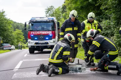 Bergung eines LKW in Engerwitzdorf PANC-202406040000104489-006.jpg