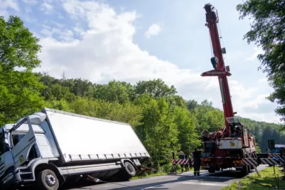 Bergung eines LKW in Engerwitzdorf PANC-202406040000104499-016.jpg