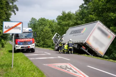 Bergung eines LKW in Engerwitzdorf PANC-202406040000104500-017.jpg