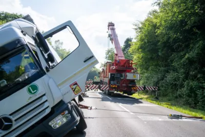 Bergung eines LKW in Engerwitzdorf PANC-202406040000104502-019.jpg