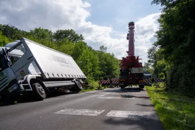 Bergung eines LKW in Engerwitzdorf PANC-202406040000104524-029.jpg