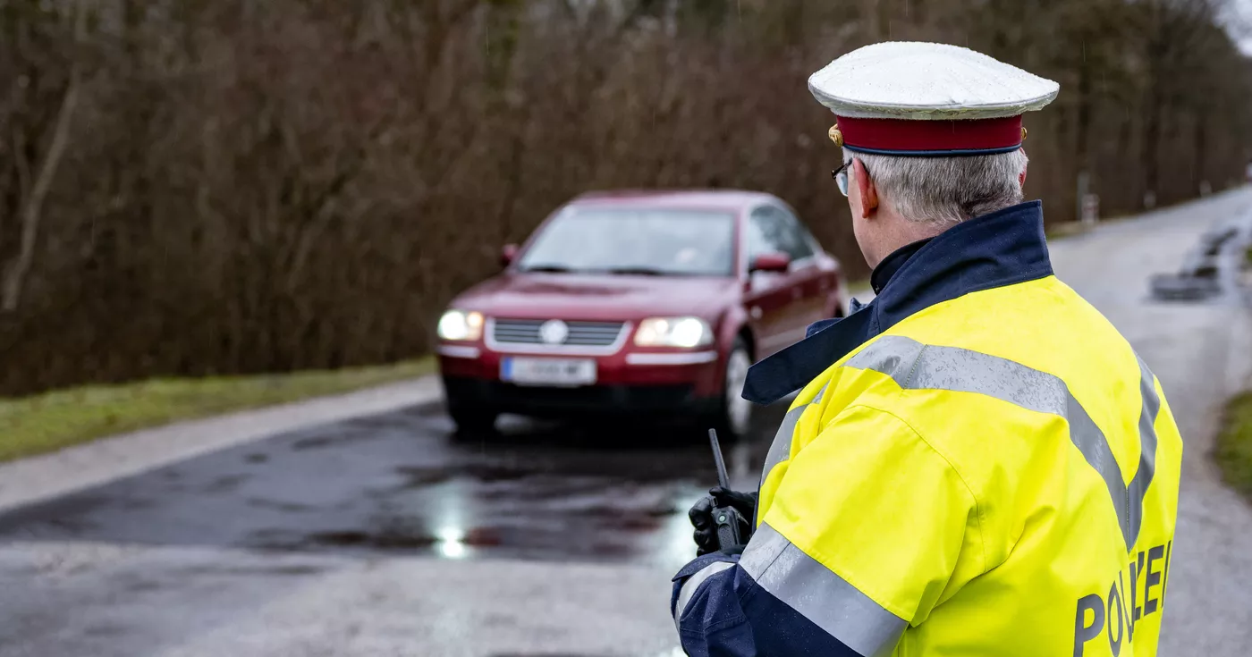 Drogenlenker hatte verbotene Waffe im Wagen