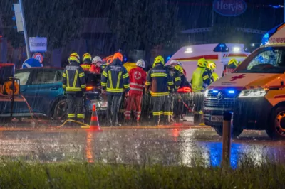 Schwerer Verkehrsunfall in Gmunden fordert fünf Verletzte - Zwei Personen eingeklemmt DSC-2092.jpg