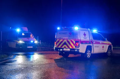 Schwerer Verkehrsunfall in Gmunden fordert fünf Verletzte - Zwei Personen eingeklemmt DSC-2129.jpg