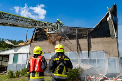 Brand auf landwirtschaftlichem Anwesen in Niederkappel A7405001-2400.jpg