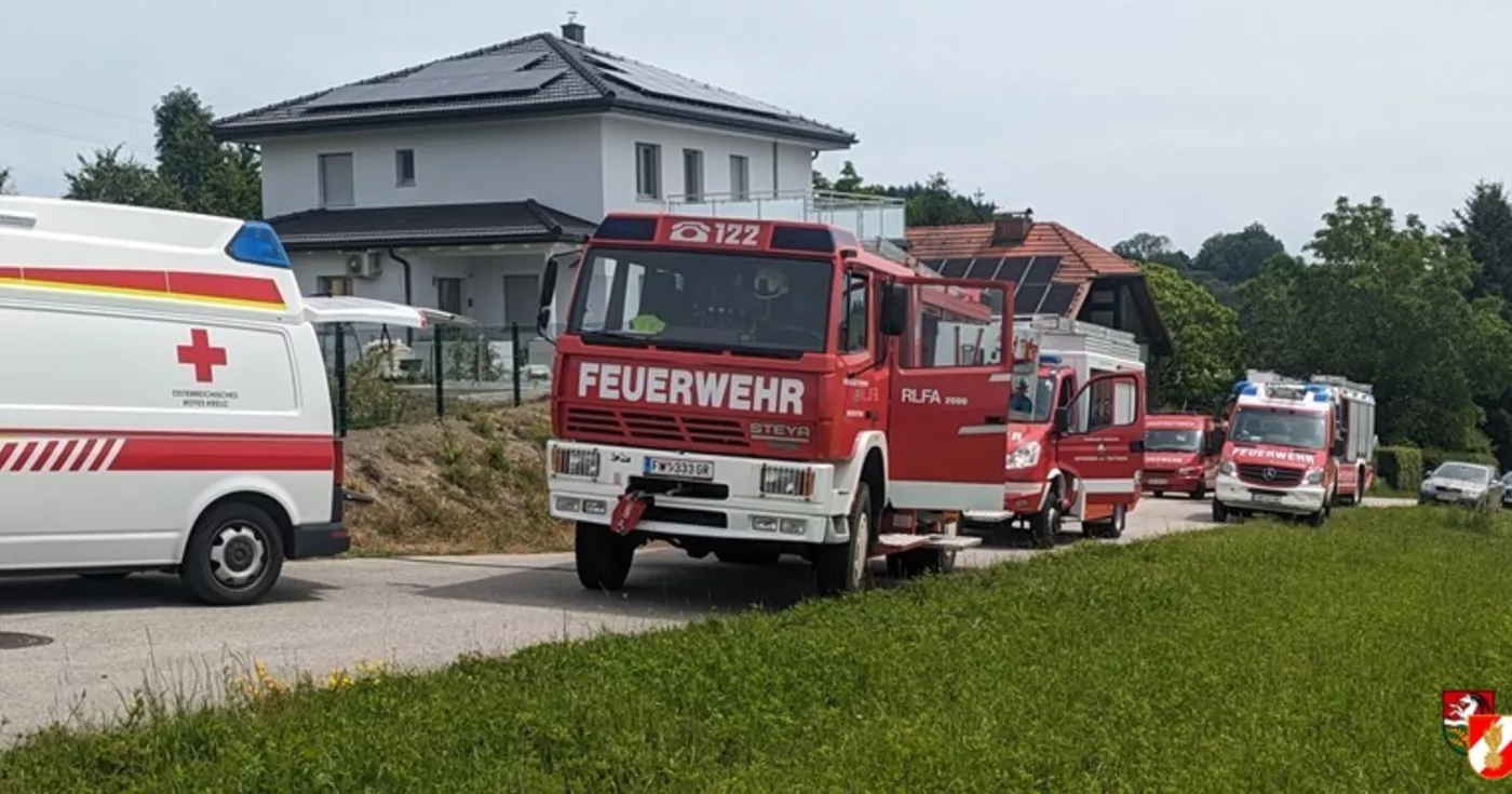 Mann geriet mit Fuß in Gartenfräse