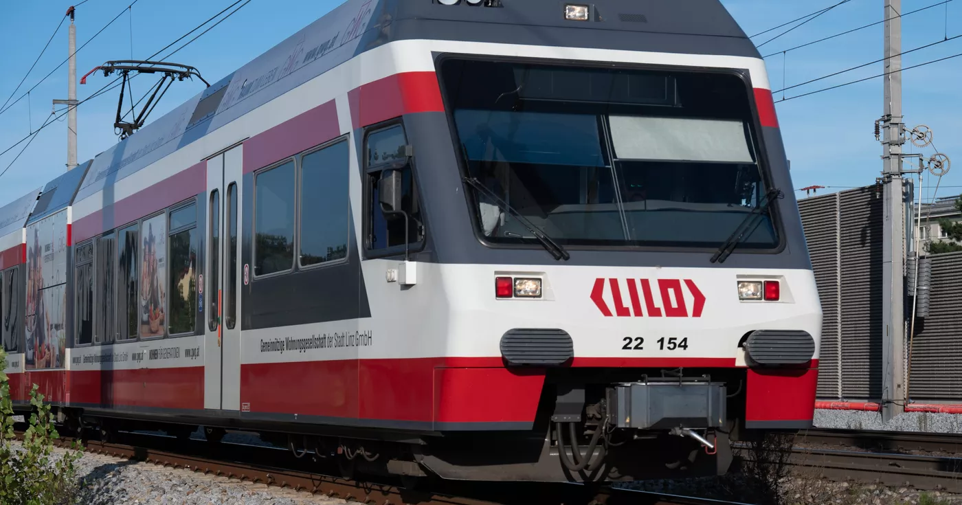 Triebwagen erfasste Pkw