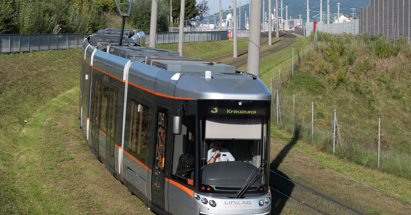 Fahrradfahrer mit Straßenbahn kollidiert