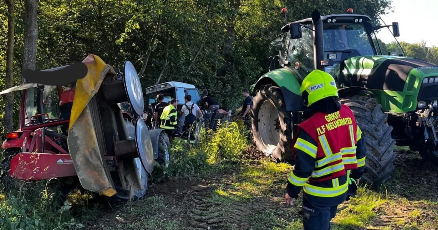 Titelbild: Bergung eines Traktors