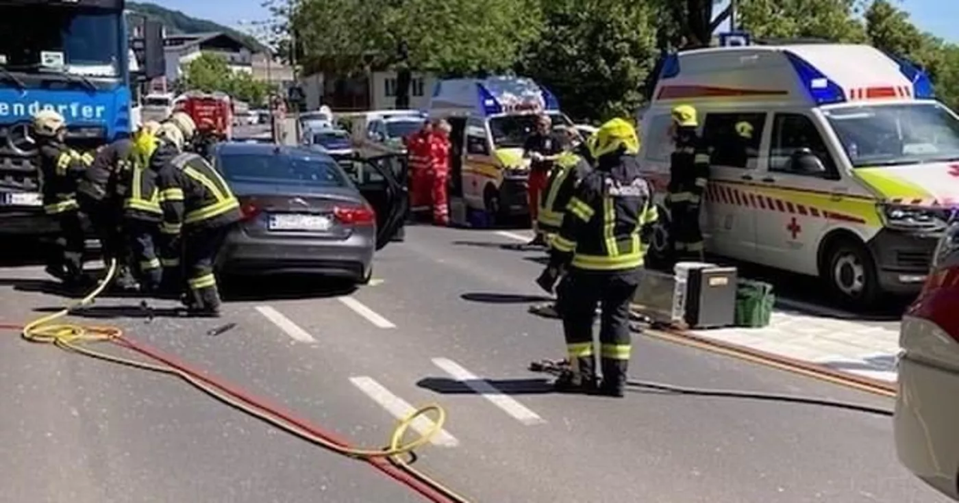 Titelbild: Schwerer Verkehrsunfall B145 in Altmünster