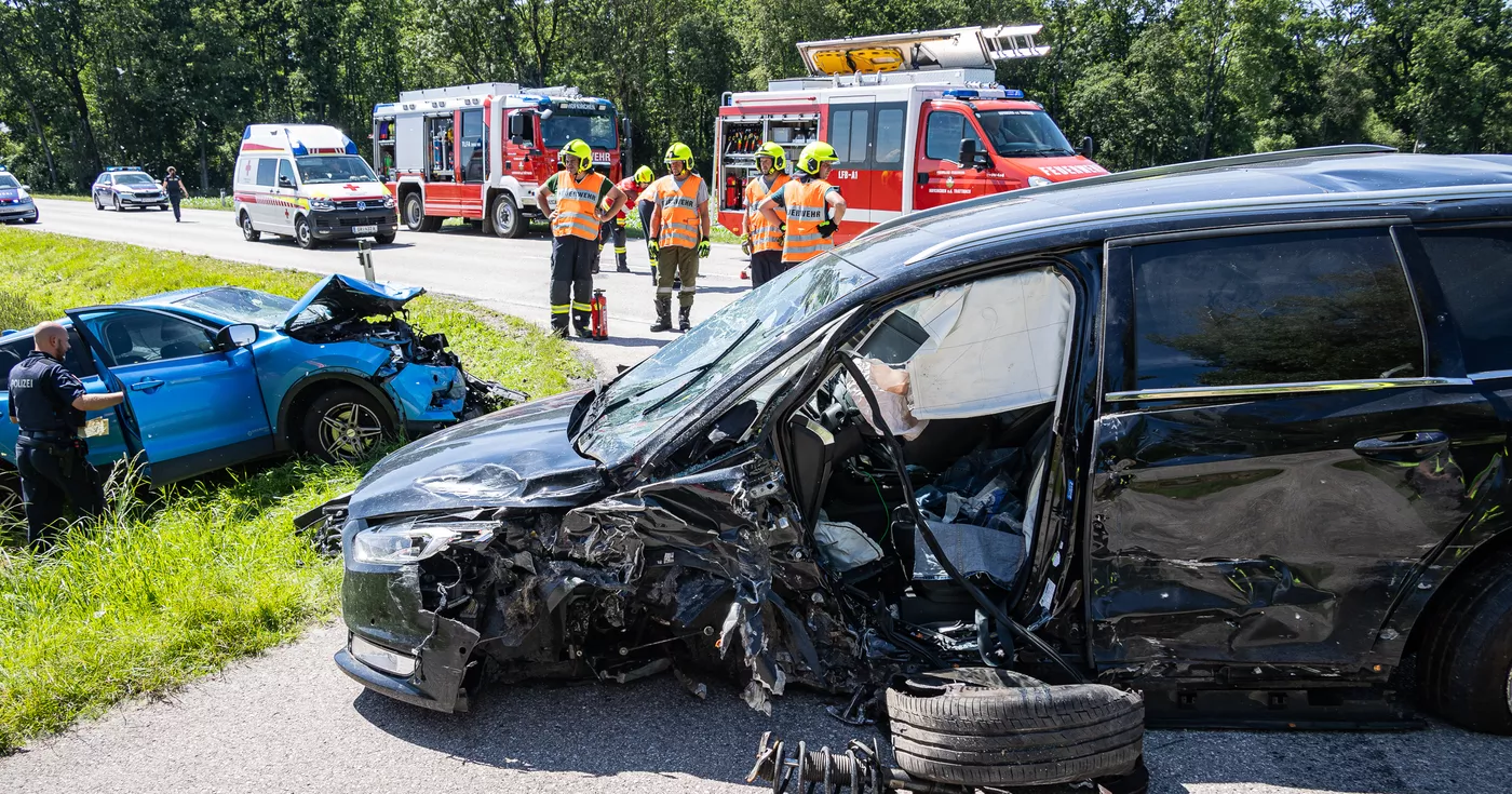Titelbild: Drei Verletzte nach Verkehrsunfall in Hofkirchen an der Trattnach