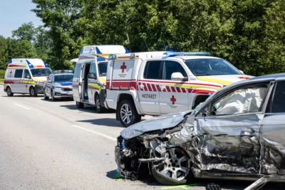 Drei Verletzte nach Verkehrsunfall in Hofkirchen an der Trattnach BAYER-AB-001.jpg