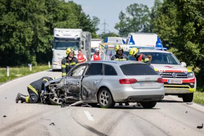 Drei Verletzte nach Verkehrsunfall in Hofkirchen an der Trattnach BAYER-AB-004.jpg