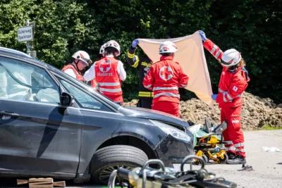 Drei Verletzte nach Verkehrsunfall in Hofkirchen an der Trattnach BAYER-AB-011.jpg
