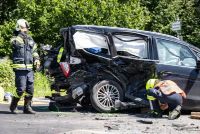 Drei Verletzte nach Verkehrsunfall in Hofkirchen an der Trattnach BAYER-AB-012.jpg