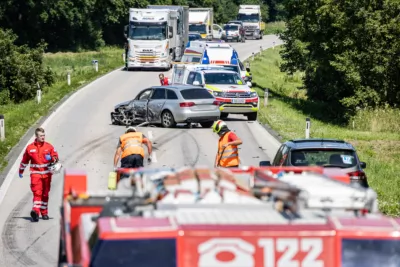 Drei Verletzte nach Verkehrsunfall in Hofkirchen an der Trattnach BAYER-AB-014.jpg