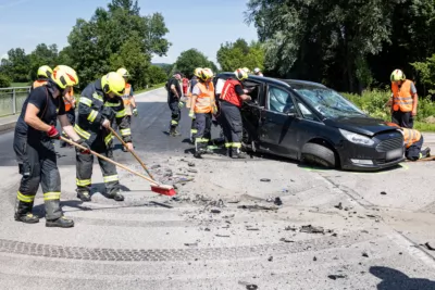 Drei Verletzte nach Verkehrsunfall in Hofkirchen an der Trattnach BAYER-AB-016.jpg