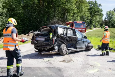 Drei Verletzte nach Verkehrsunfall in Hofkirchen an der Trattnach BAYER-AB-018.jpg