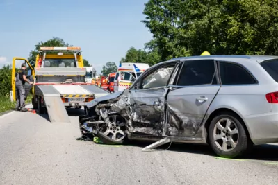 Drei Verletzte nach Verkehrsunfall in Hofkirchen an der Trattnach BAYER-AB-022.jpg