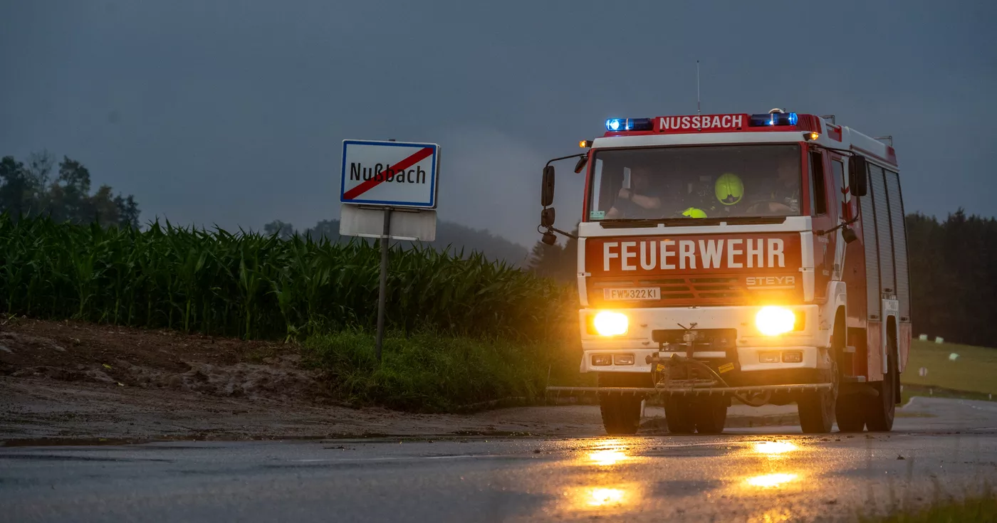 Titelbild: Schweres Gewitter forderte Einsatz der Feuerwehren und Straßenhalter