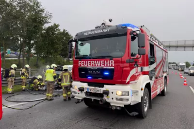 Ersthelfer dämmen Fahrzeugbrand mit Feuerlöschern ein FOKE-2024062119123274-025.jpg