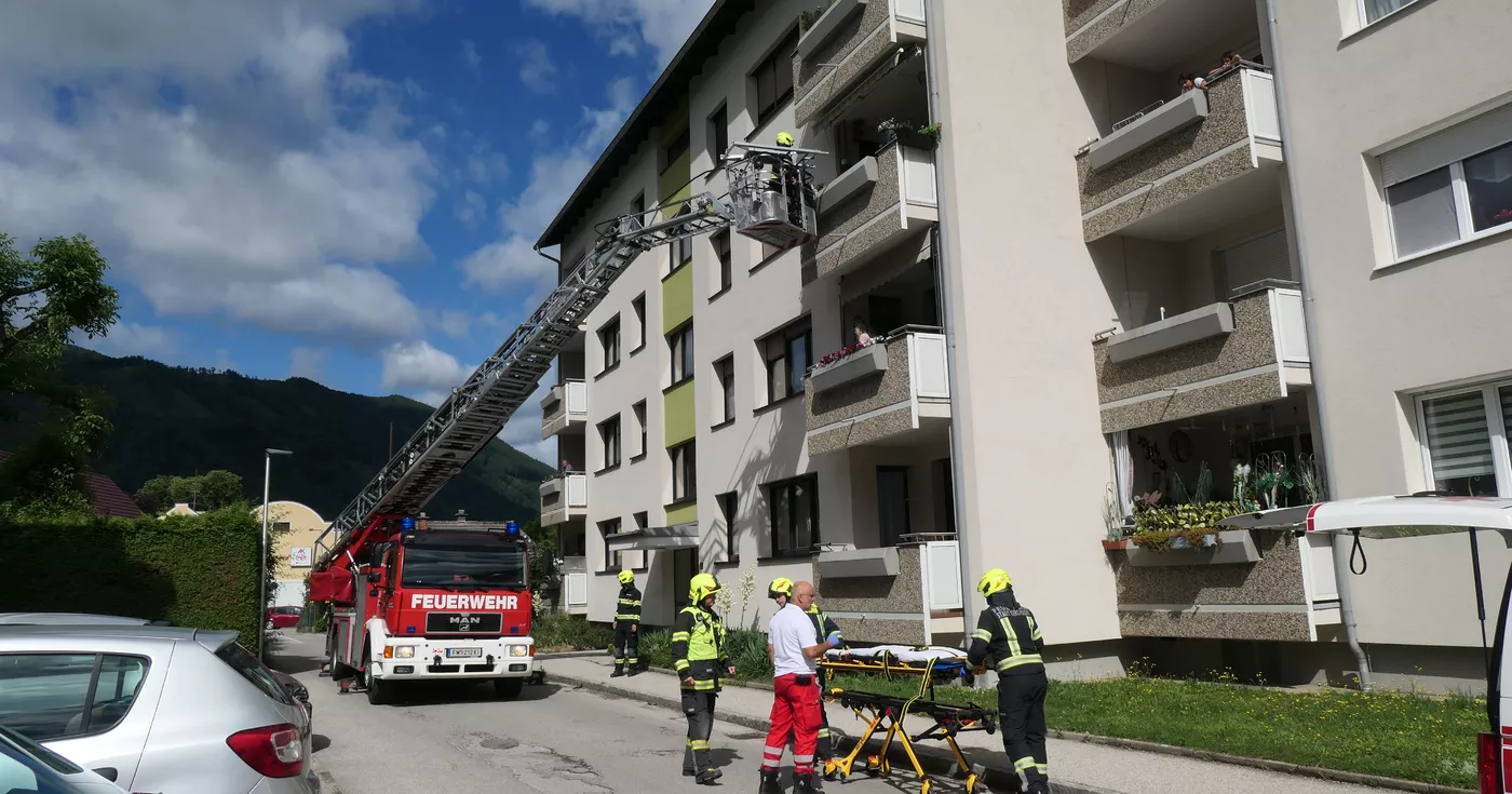 Titelbild: Personenrettung nach internem Notfall in Micheldorf