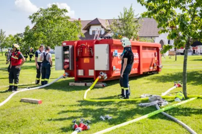 Brand auf landwirtschaftlichem Betrieb in St. Marienkirchen an der Polsenz - 16 Feuerwehren im Einsatz BAYER-AB2-8731.jpg