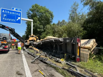 Schwerer Lkw-Unfall auf A1 Westautobahn verursacht umfangreichen Rückstau TEAM-197001010200106240-017.jpg