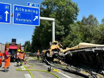 Schwerer Lkw-Unfall auf A1 Westautobahn verursacht umfangreichen Rückstau TEAM-197001010200106242-019.jpg