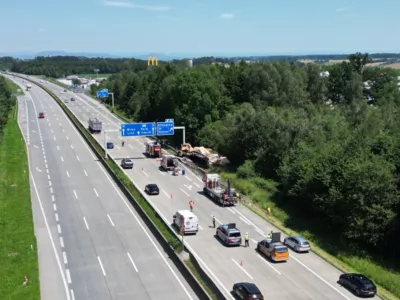Schwerer Lkw-Unfall auf A1 Westautobahn verursacht umfangreichen Rückstau TEAM-202406250000106206-022.jpg