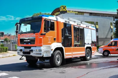 Fahrzeugbrand in Leonding erfolgreich gelöscht DSC-3377.jpg