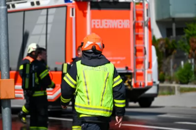 Fahrzeugbrand in Leonding erfolgreich gelöscht DSC-3403.jpg