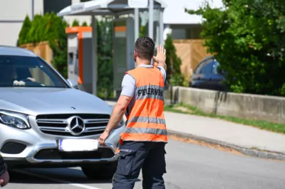 Fahrzeugbrand in Leonding erfolgreich gelöscht DSC-3413.jpg