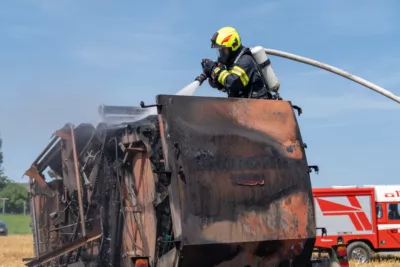 Feldbrand in Niederwaldkirchen: Feuerwehr verhindert Schlimmeres A7405130-2400.jpg