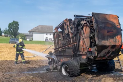 Feldbrand in Niederwaldkirchen: Feuerwehr verhindert Schlimmeres A7405134-2400.jpg