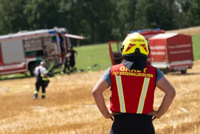 Feldbrand in Niederwaldkirchen: Feuerwehr verhindert Schlimmeres A7405135-2400.jpg