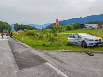 Sportwagen bei Kreuzungscrash zerstört - eine Person verletzt 8400e654-5676-4dbb-9389-20951e622b4e.jpg