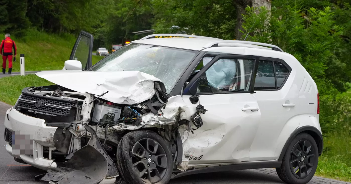 Vorbildliche Ersthelfer retten Verletzte bei Verkehrsunfall in Weitersfelden