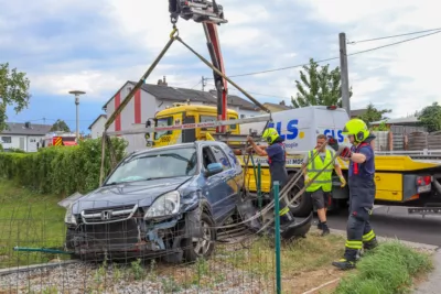 Unfall zwischen PKW und Paketzustellerfahrzeug JURANEK-2024070217005033-006.jpg