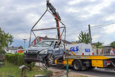 Unfall zwischen PKW und Paketzustellerfahrzeug JURANEK-2024070217015031-007.jpg