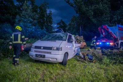 Baum stürzt auf Festivalparkplatz und fordert hohen Sachschaden - Festivalgelände evakuiert DSC-4571.jpg