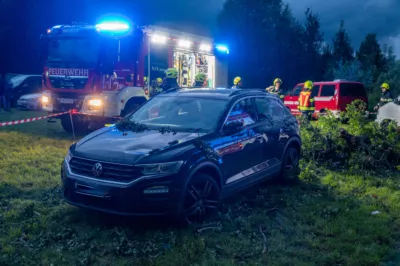 Baum stürzt auf Festivalparkplatz und fordert hohen Sachschaden - Festivalgelände evakuiert DSC-4601.jpg