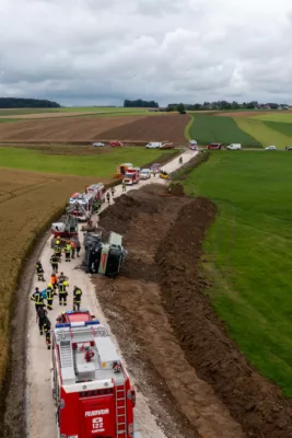 Menschenrettung aus umgestürzten LKW DJI-0101.jpg