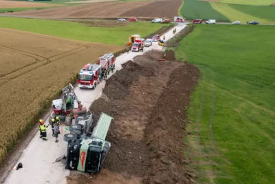 Menschenrettung aus umgestürzten LKW DJI-0102.jpg