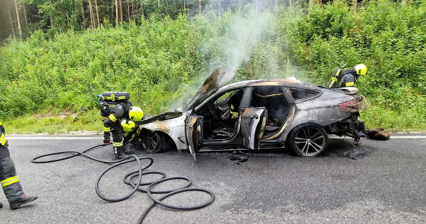 Familie nach Autobrand gerettet