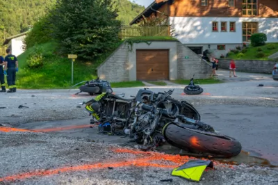 Schwerer Motorradunfall fordert zwei Verletzte - Feuerwehr, Notarzthubschrauber und Polizei im Einsatz DSC-6226.jpg